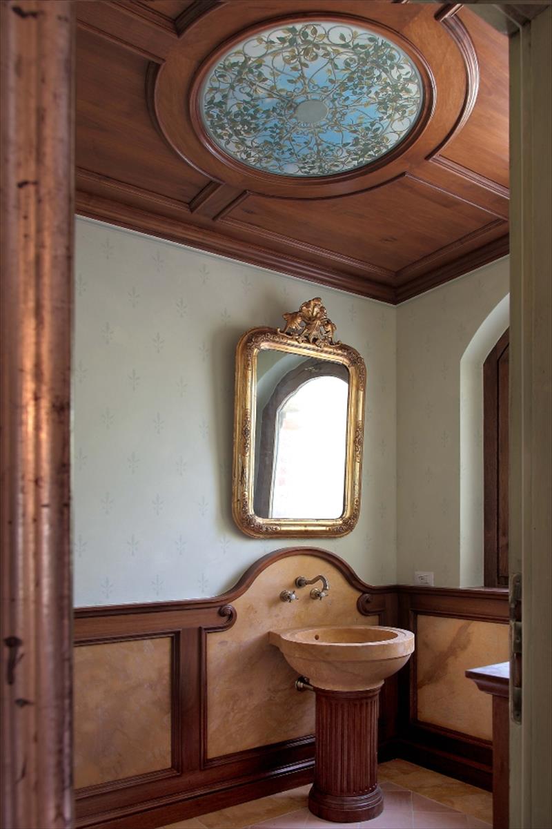 Arredo bagno in stile neoclassico